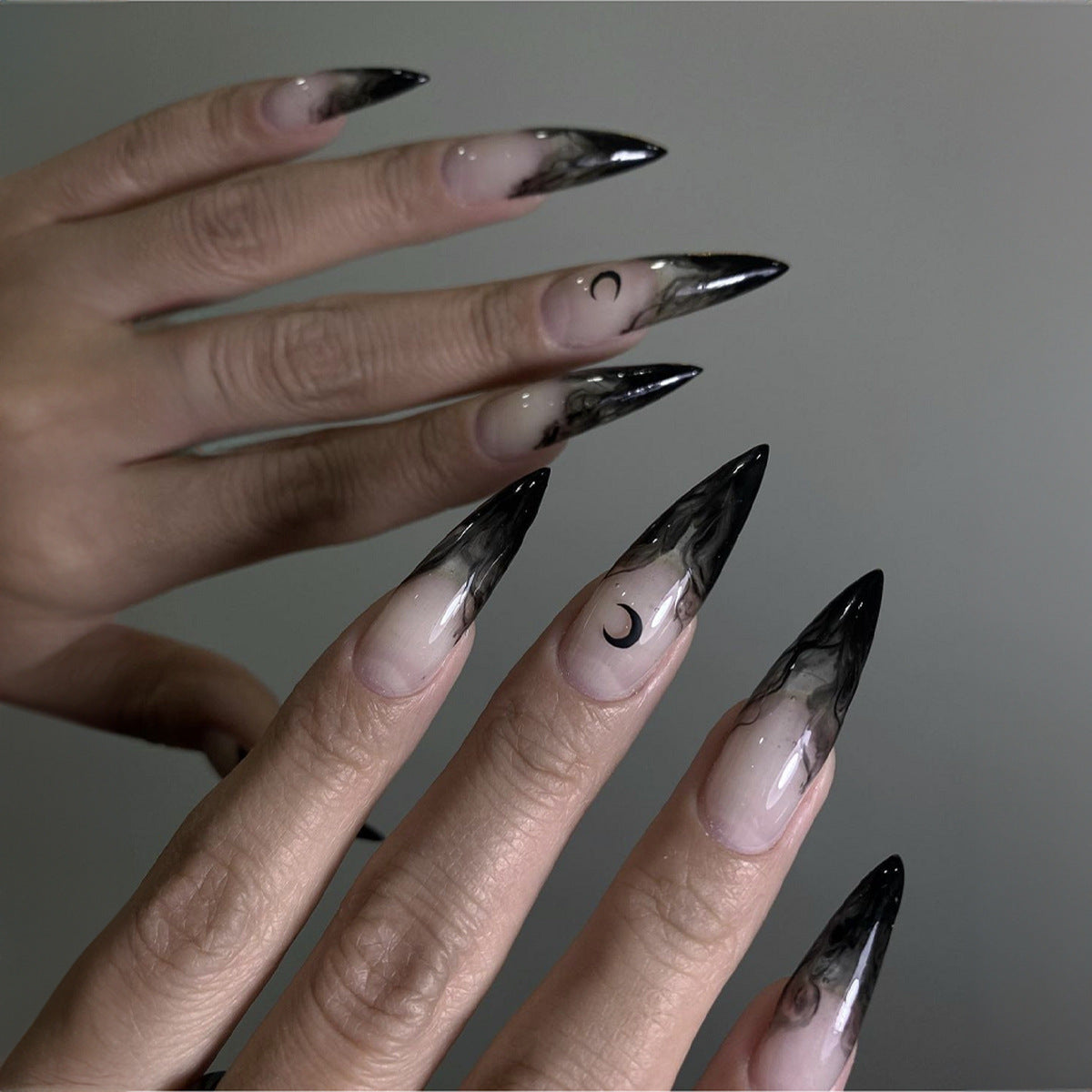 Spooky Ghost Design Fake Nails with Stickers